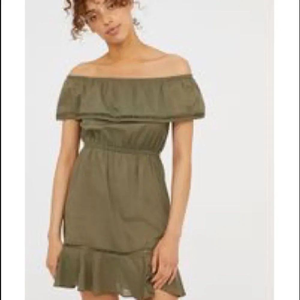 ✨ H&M Off the Shoulder Khaki Green Dress✨